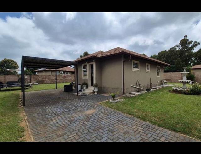 2 BEDROOM HOUSE FOR SALE IN CLOVERDENE